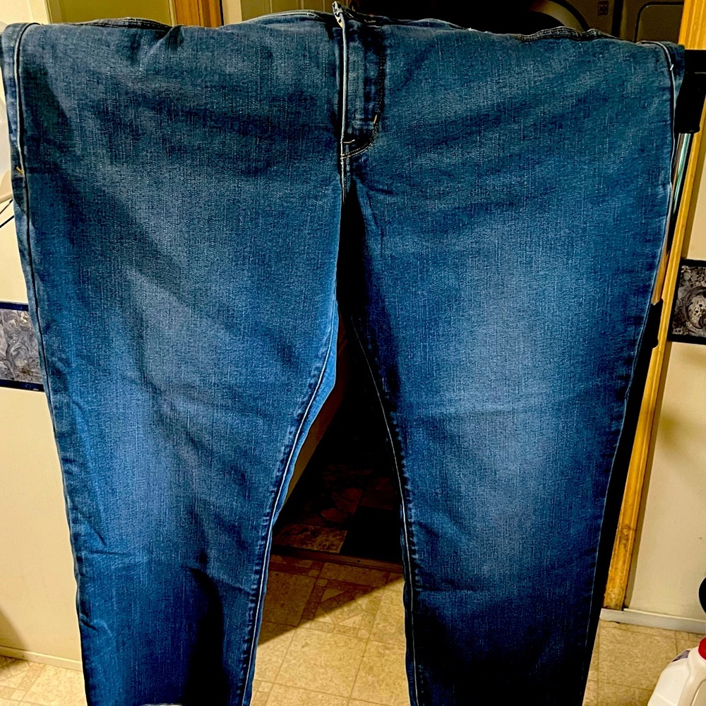 Levi’s 512 Slim Fit Straight leg Jeans ~ 24W